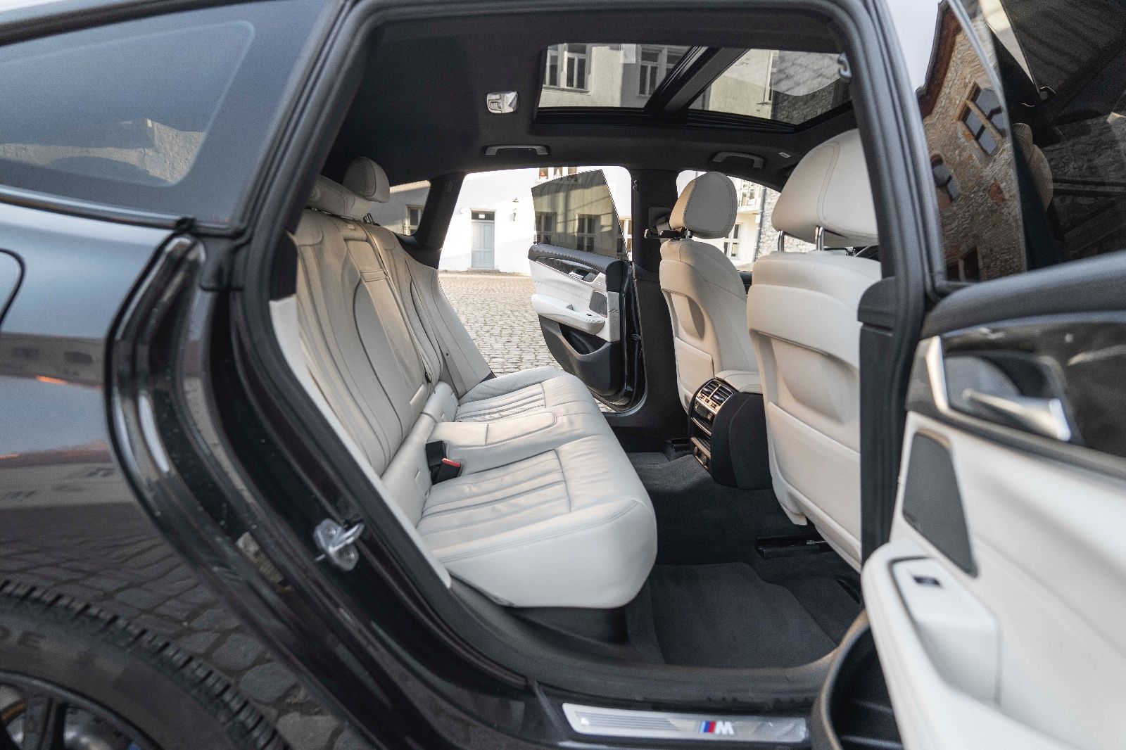 Fahrzeugabbildung BMW 640IX GT M-SPORT HUD 360° H&K LED CARPLAY PANO