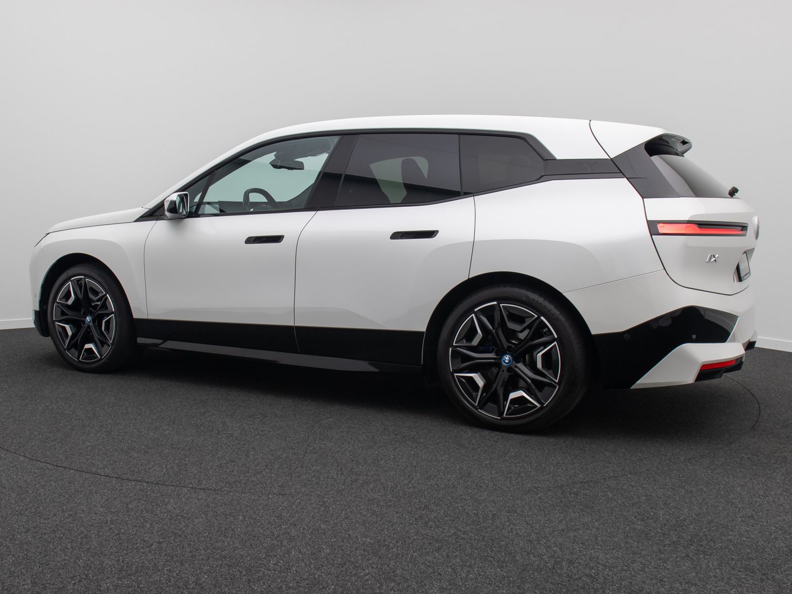 Fahrzeugabbildung BMW iX xD40 Sport 360&deg;SkyLounge DAB Laser H/K 22Zoll