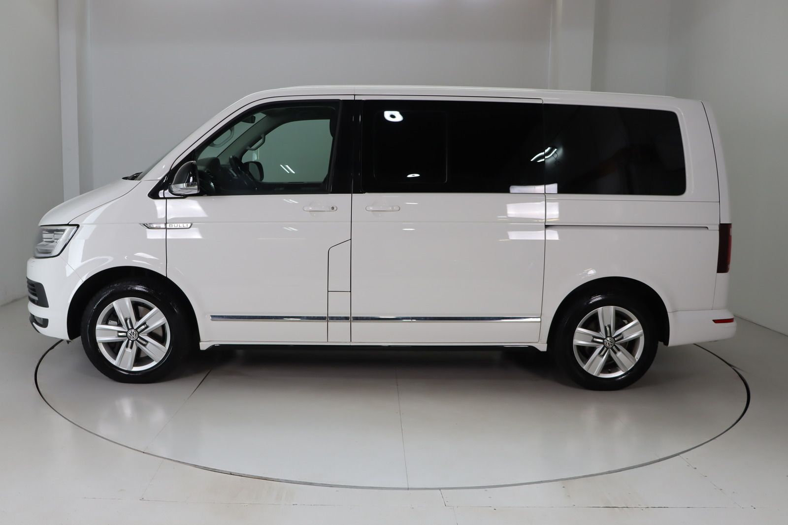 Fahrzeugabbildung Volkswagen T6 2.0 TDI Multivan Highl. * ACC 2xSchiebet LED