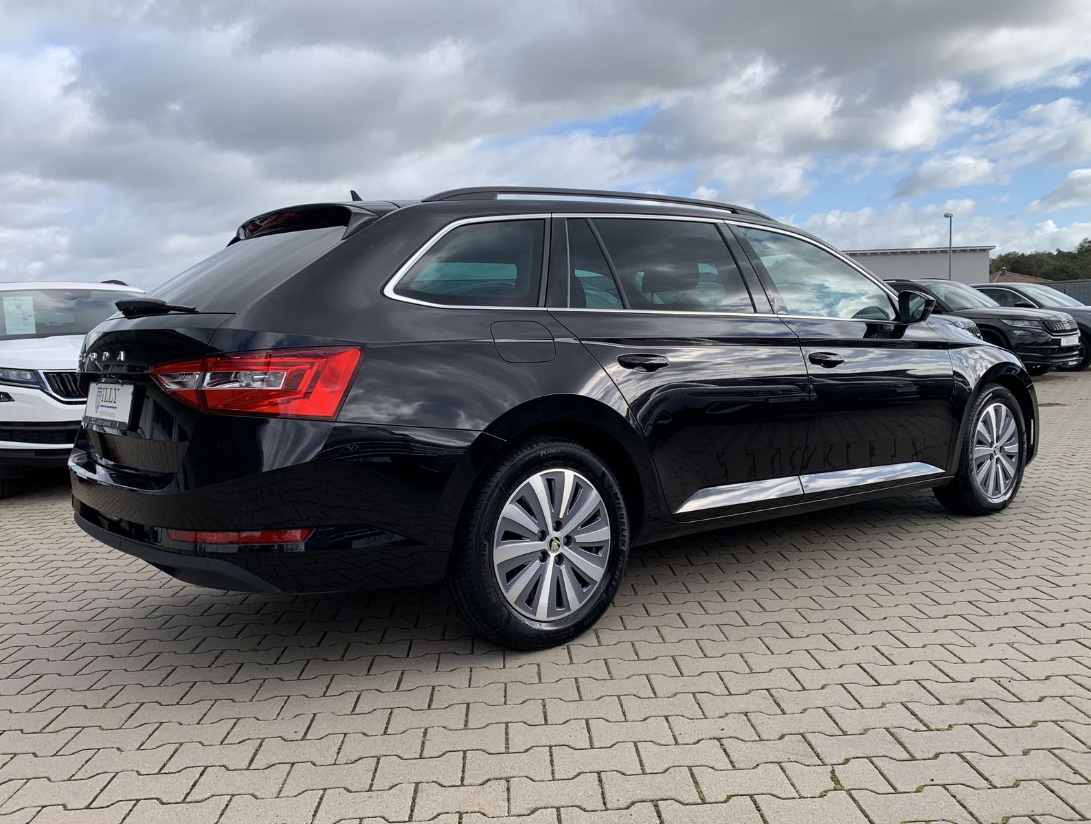 Fahrzeugabbildung SKODA Superb 2.0 TDI*LED*AHK*Navi*Spur*ACC*