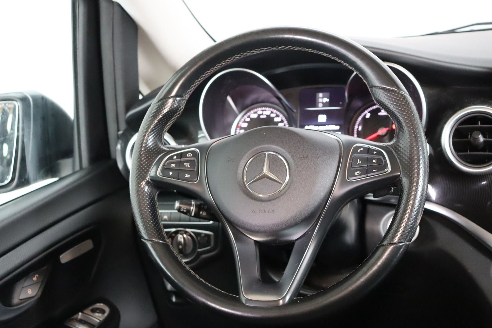 Fahrzeugabbildung Mercedes-Benz V 250 d lang 4-Matic * PDC * Navi * SHZ