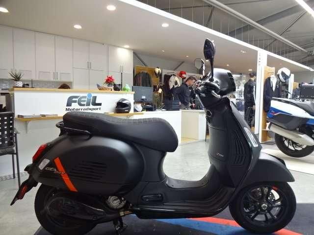 Vespa GTS Super Sport 300 E5 schwarz - Neufahrzeug