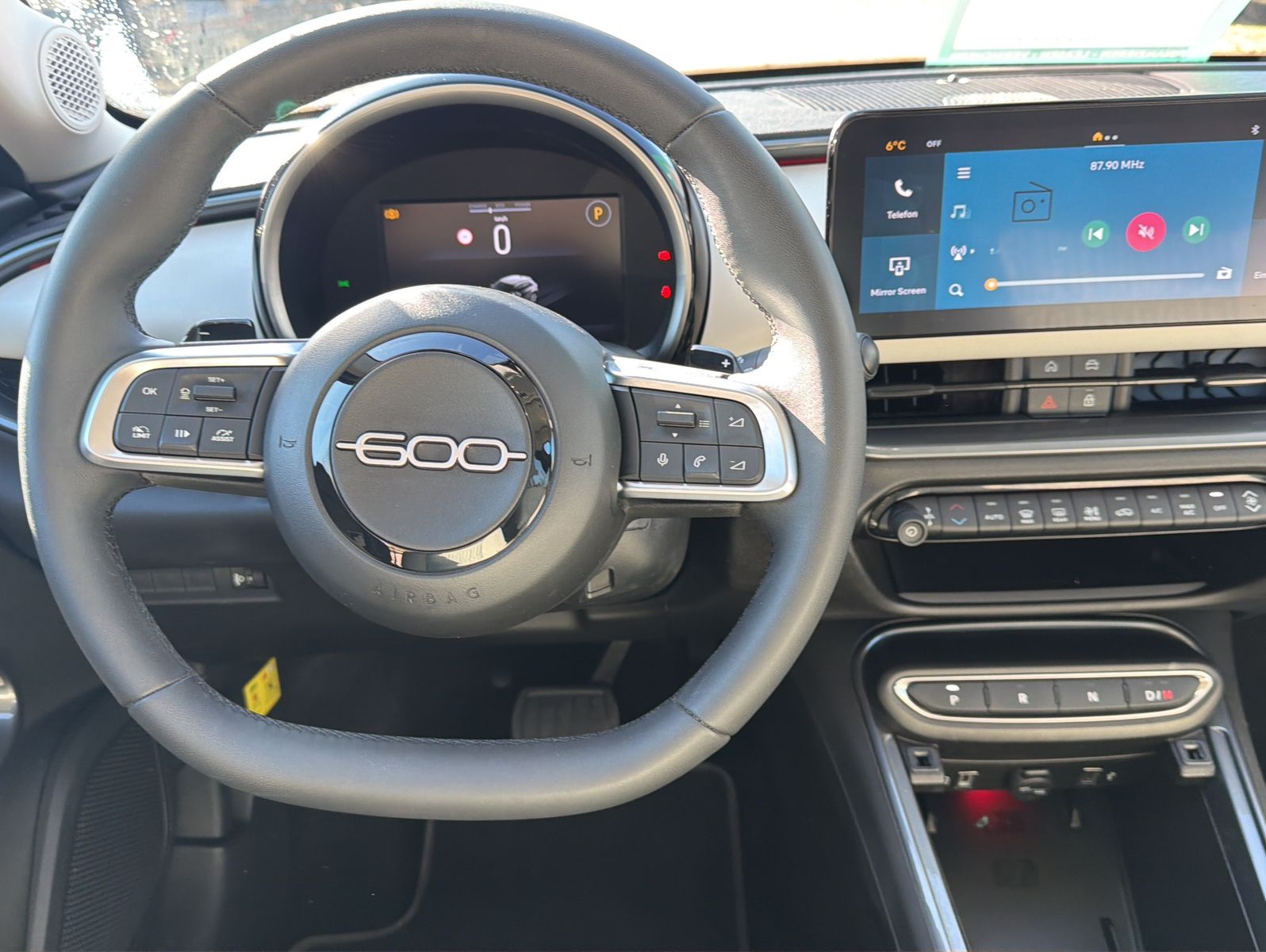 Fahrzeugabbildung Fiat 600 Hybrid La Prima + Navigation System