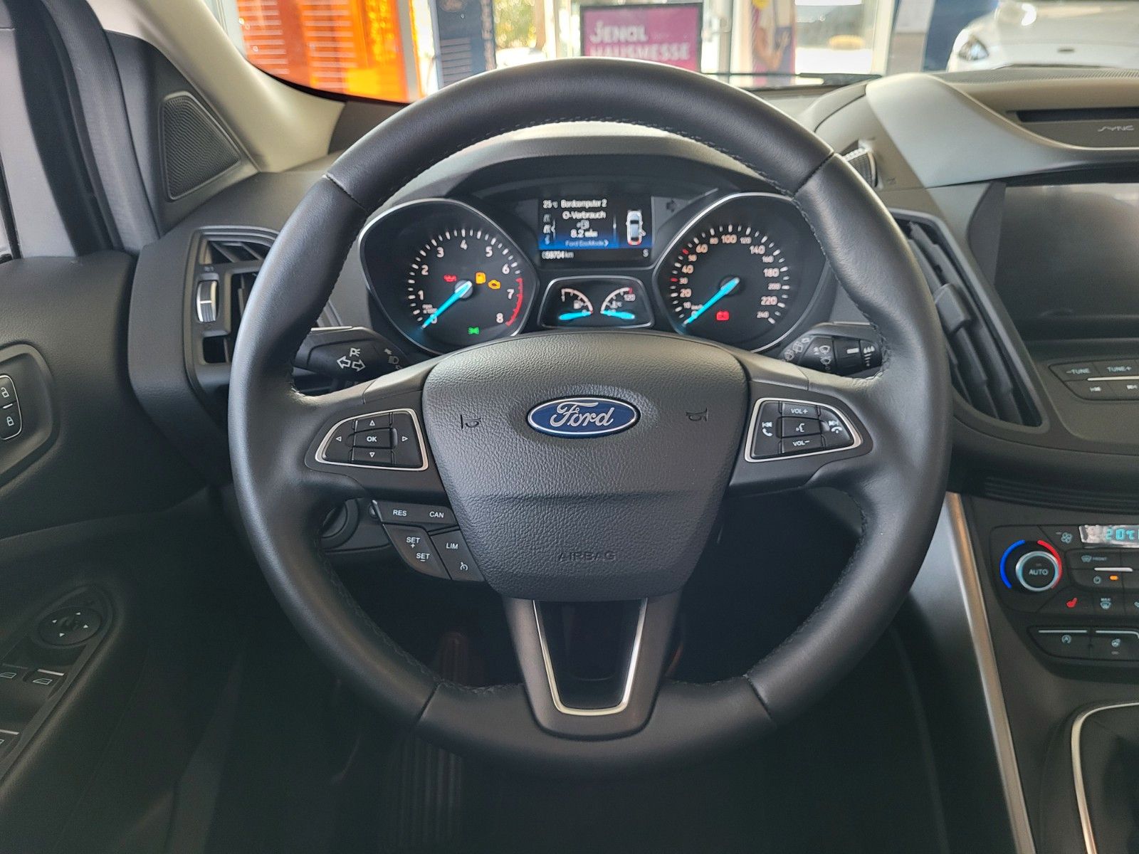 Fahrzeugabbildung Ford Kuga Winter P., Parkpilot v+h, Navi