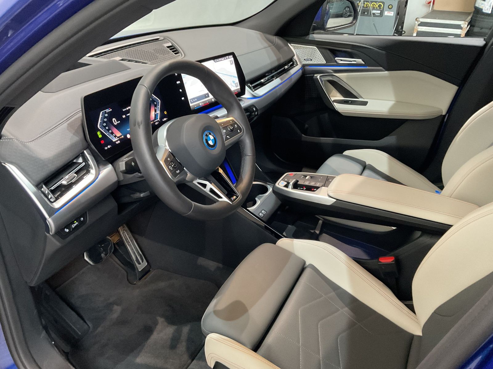 Fahrzeugabbildung BMW iX2 xDrive30 |Aktivsitz |M Sportpaket |Harman Ka