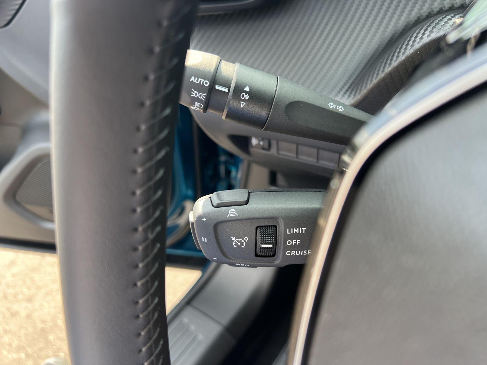 Peugeot 2008 Allure 100 Kamera vorne/hinten PDC Sitzheiz