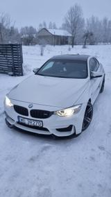 BMW M4 Coupé M4 - weiße BMW M4