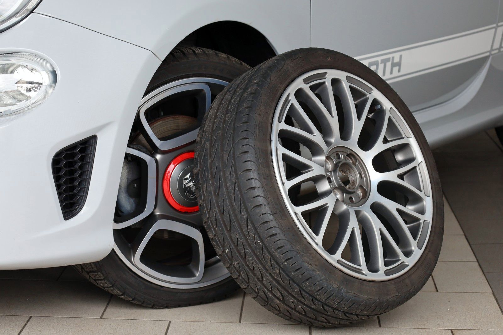 Fahrzeugabbildung Abarth 500 595 Kit ESTETICO ,Navi, MirrorLink, LM19"+WR