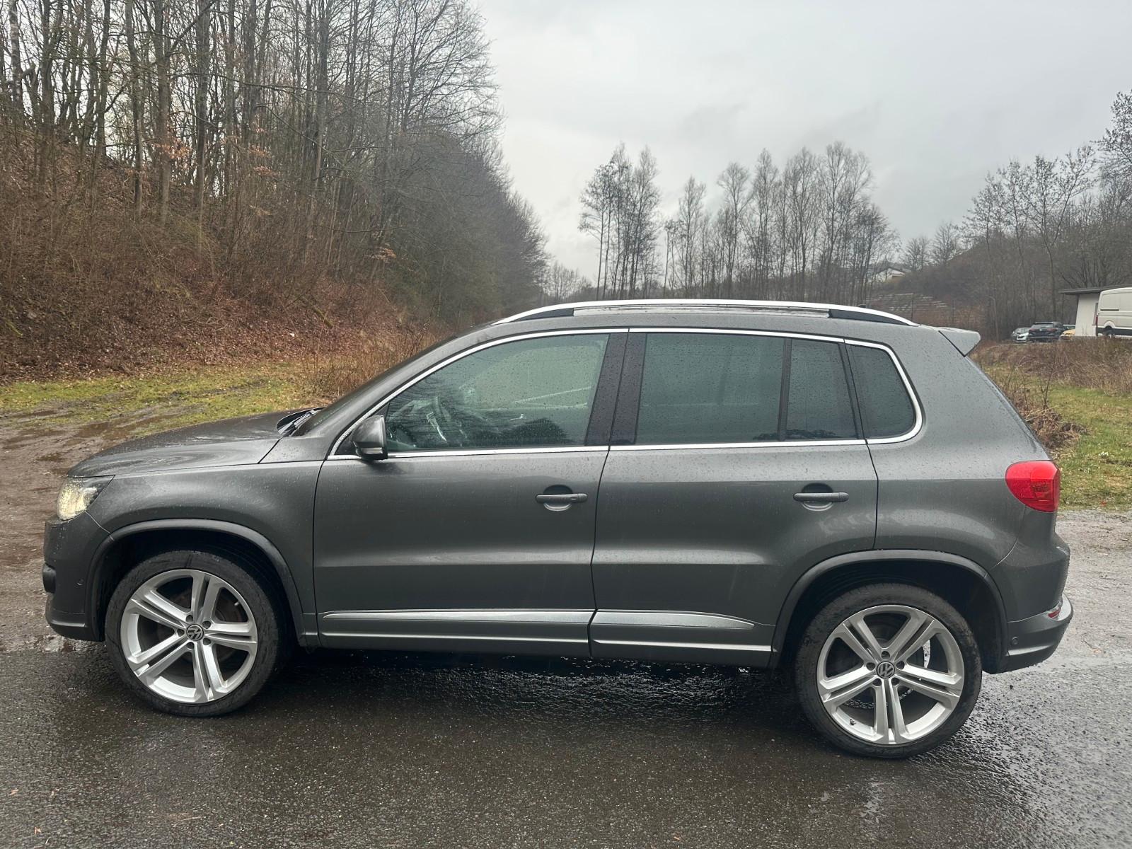 Volkswagen Tiguan Sport & Style   4Motion R-Line DSG AHK