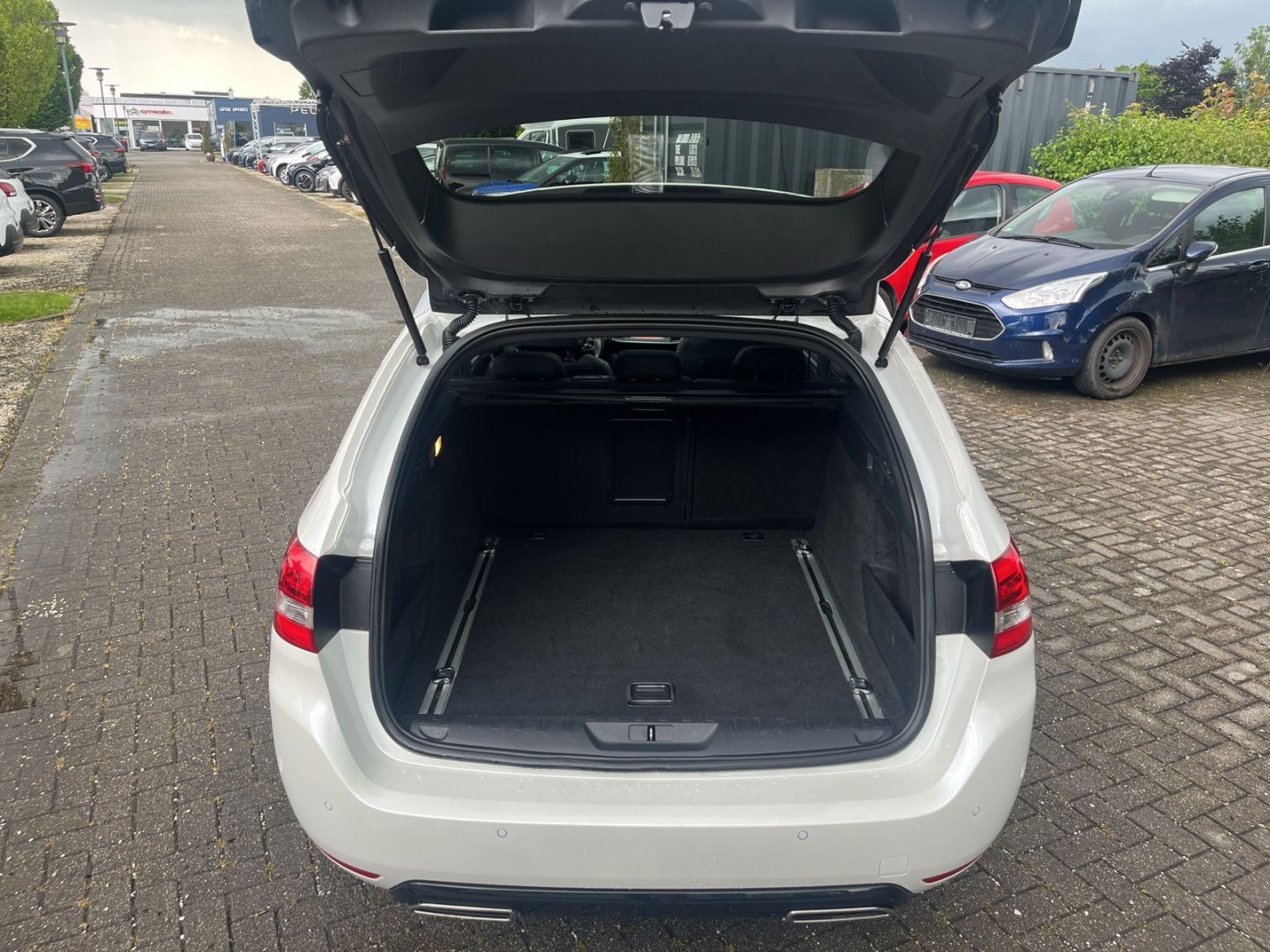Fahrzeugabbildung Peugeot 308 SW GT BlueHdi 180 EAT6 Sportpaket Panorama