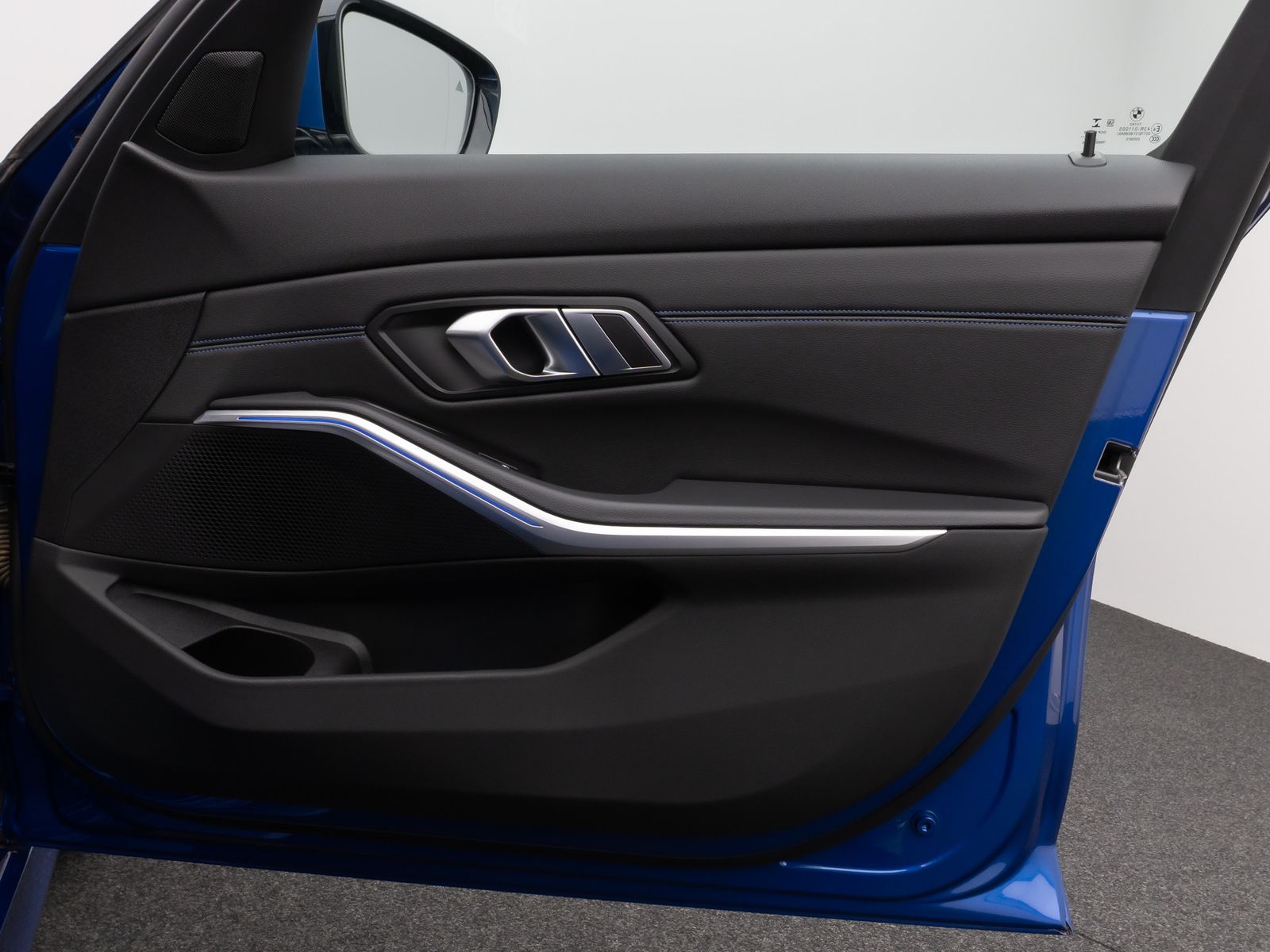 Fahrzeugabbildung BMW 320i M Sport Panorama Kamera HUD DAB HiFi Laser