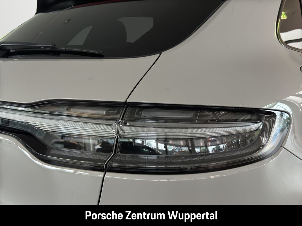PORSCHE Macan 2023