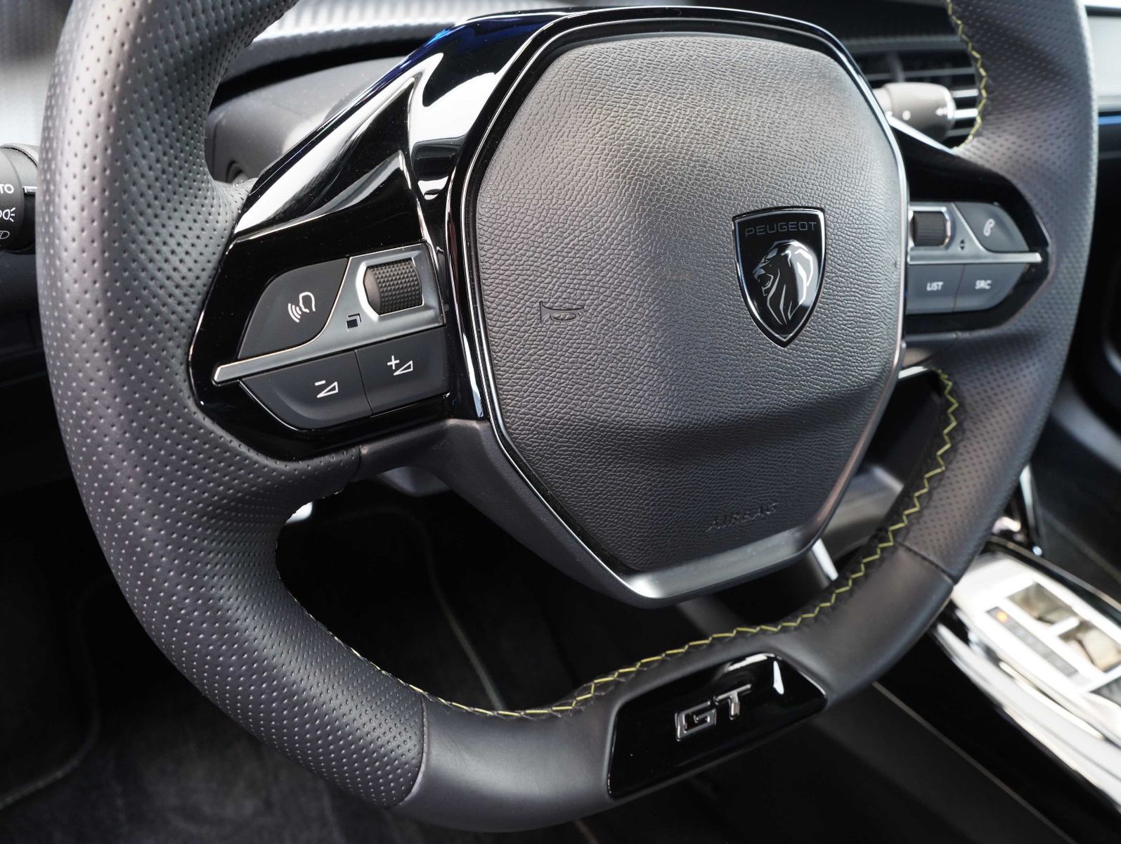 Fahrzeugabbildung Peugeot 2008 e- GT 11KW/LED/NAVI/360°/SOH