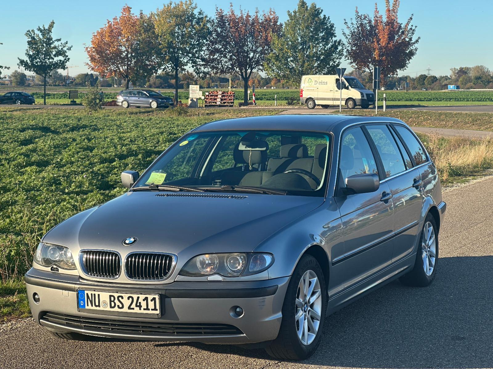 BMW 325 2004 — вигляд ззаду