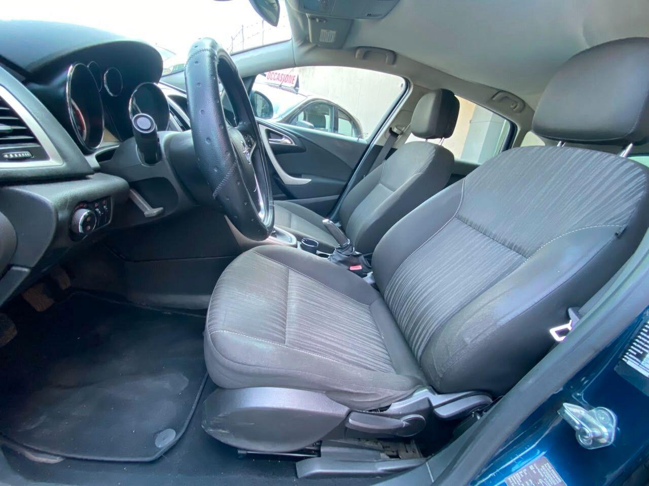 Opel Astra 2010 — photo 9