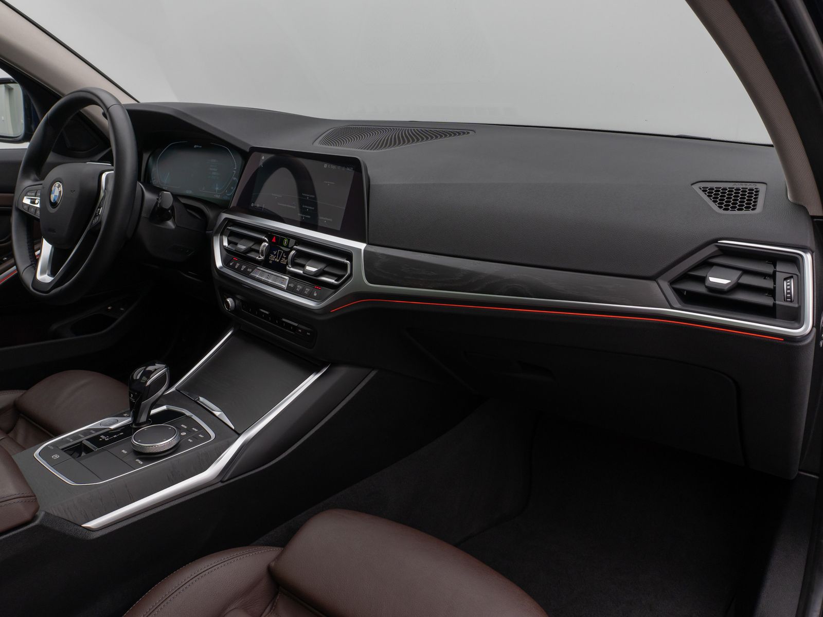 Fahrzeugabbildung BMW 330e Sport Line Panorama HUD DAB HiFi PDC Alarm