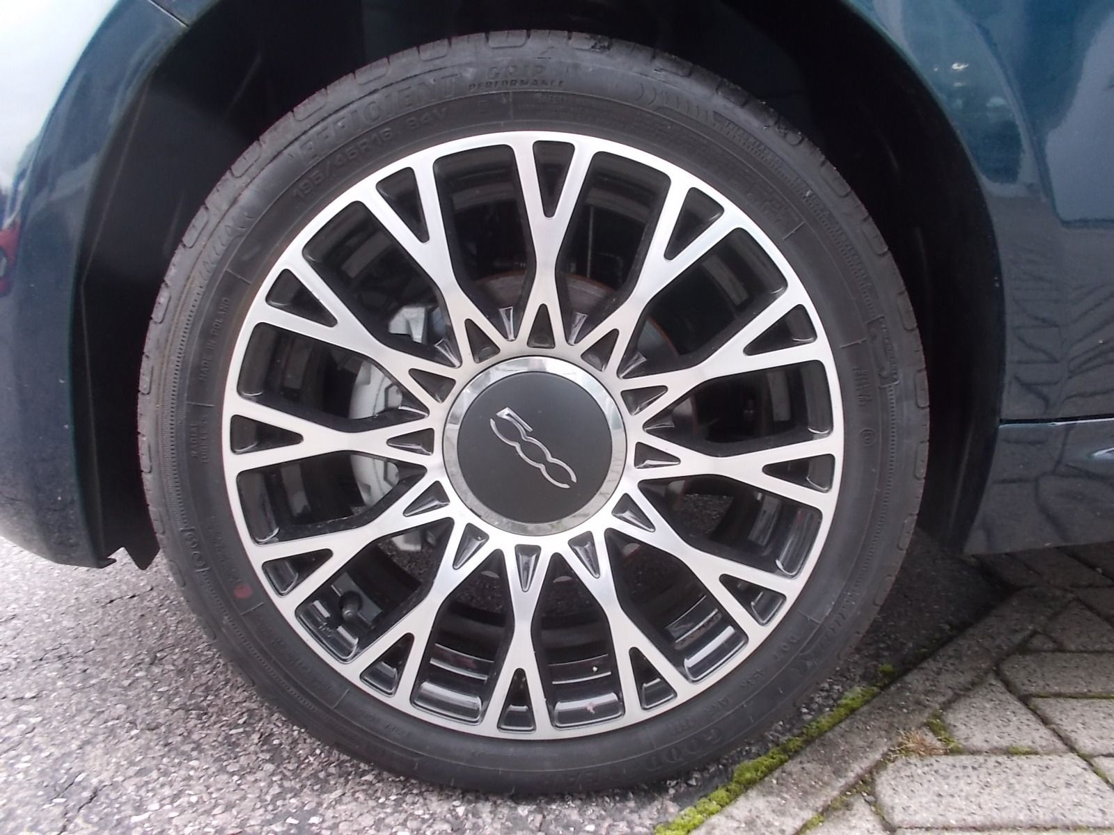 Fahrzeugabbildung Fiat 500 Dolcevita 1.0 Hybrid + Klimaautomatik