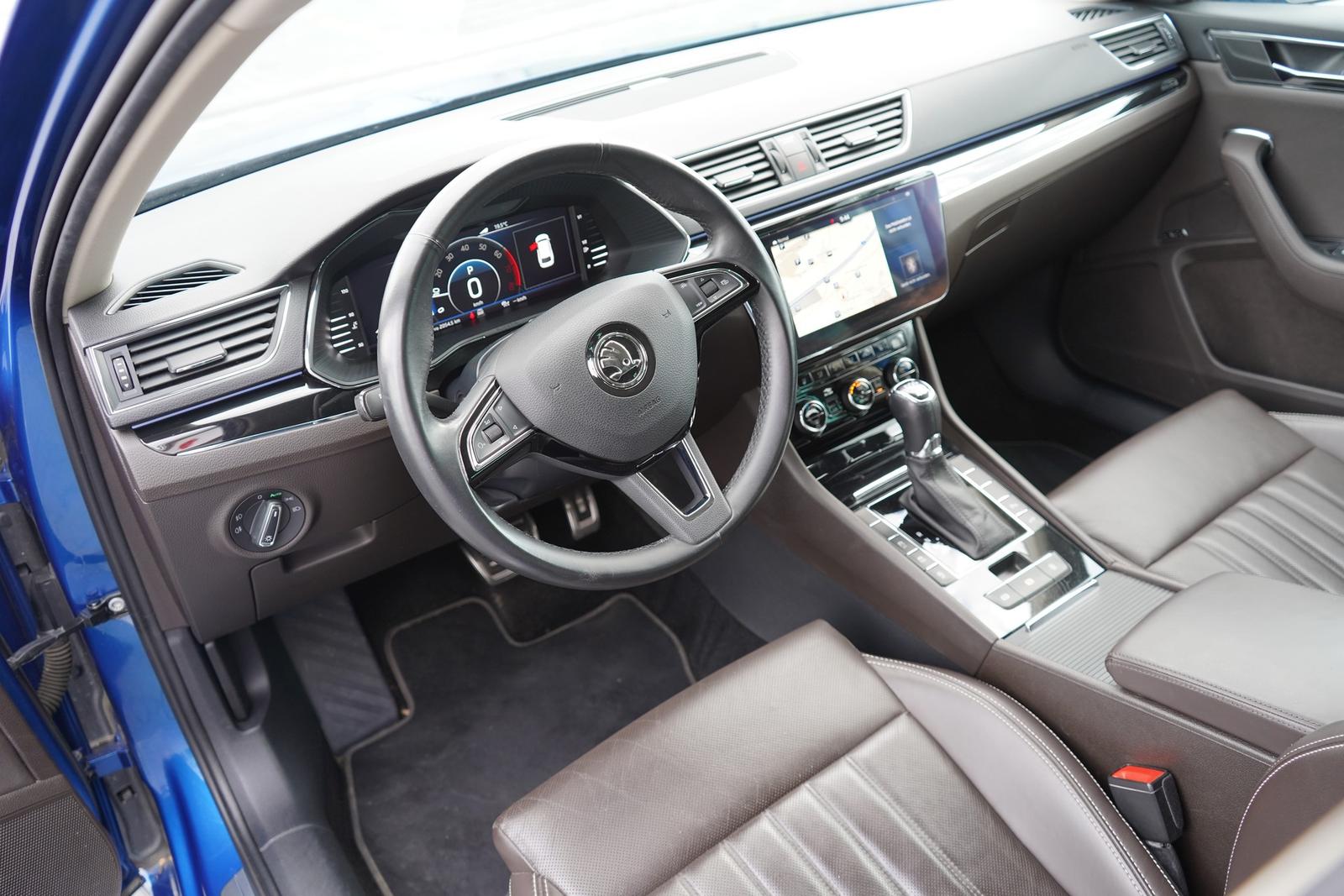 Skoda Superb Combi 2.0 TSI 4x4 DSG LED Navi AHK ACC
