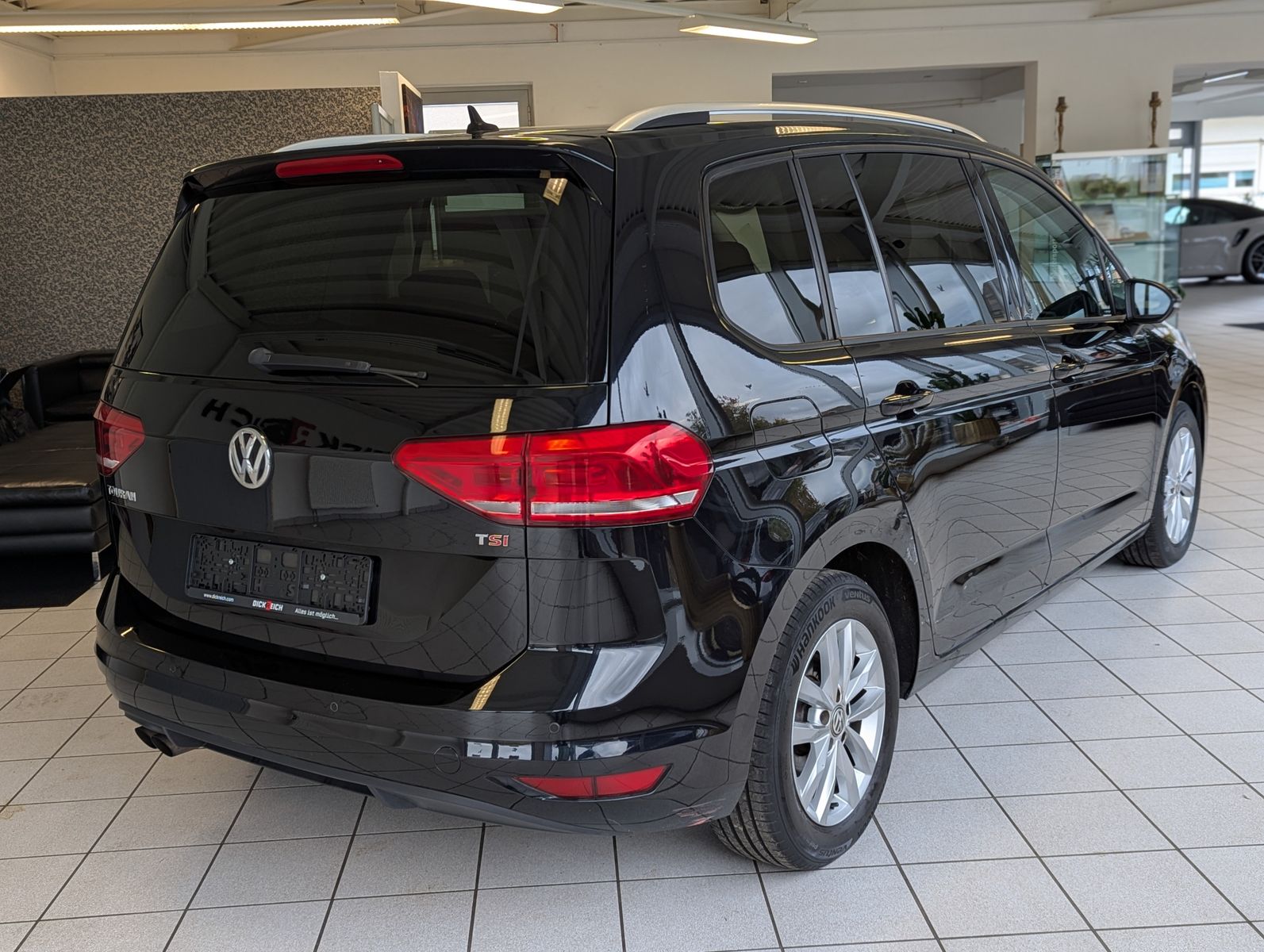 Fahrzeugabbildung Volkswagen Touran 1.4 TSI DSG Comfline 7-Sitze Navi