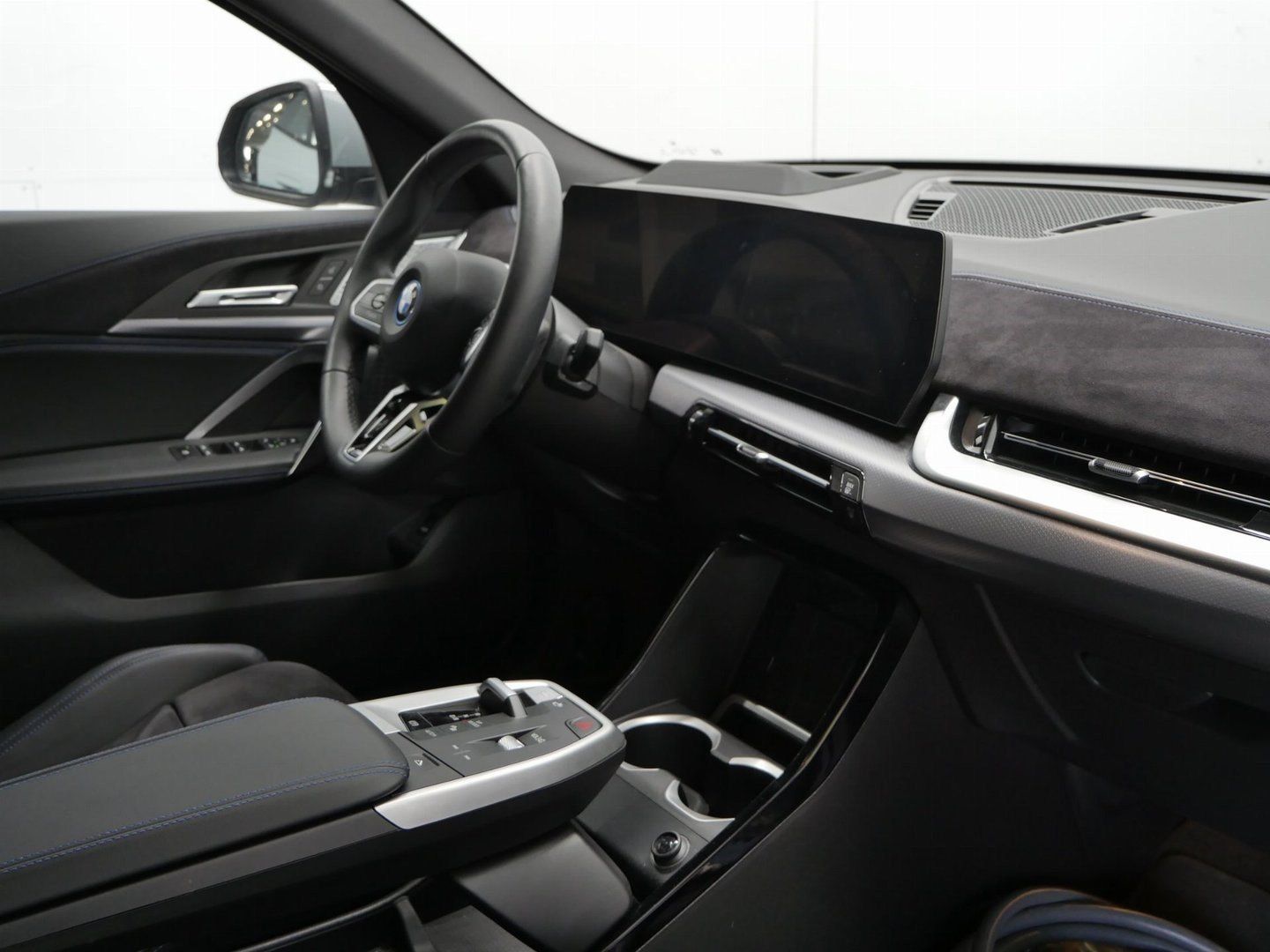 Fahrzeugabbildung BMW iX2 xDrive30 |M Sportpaket |Aktivsitz |20" BMW I