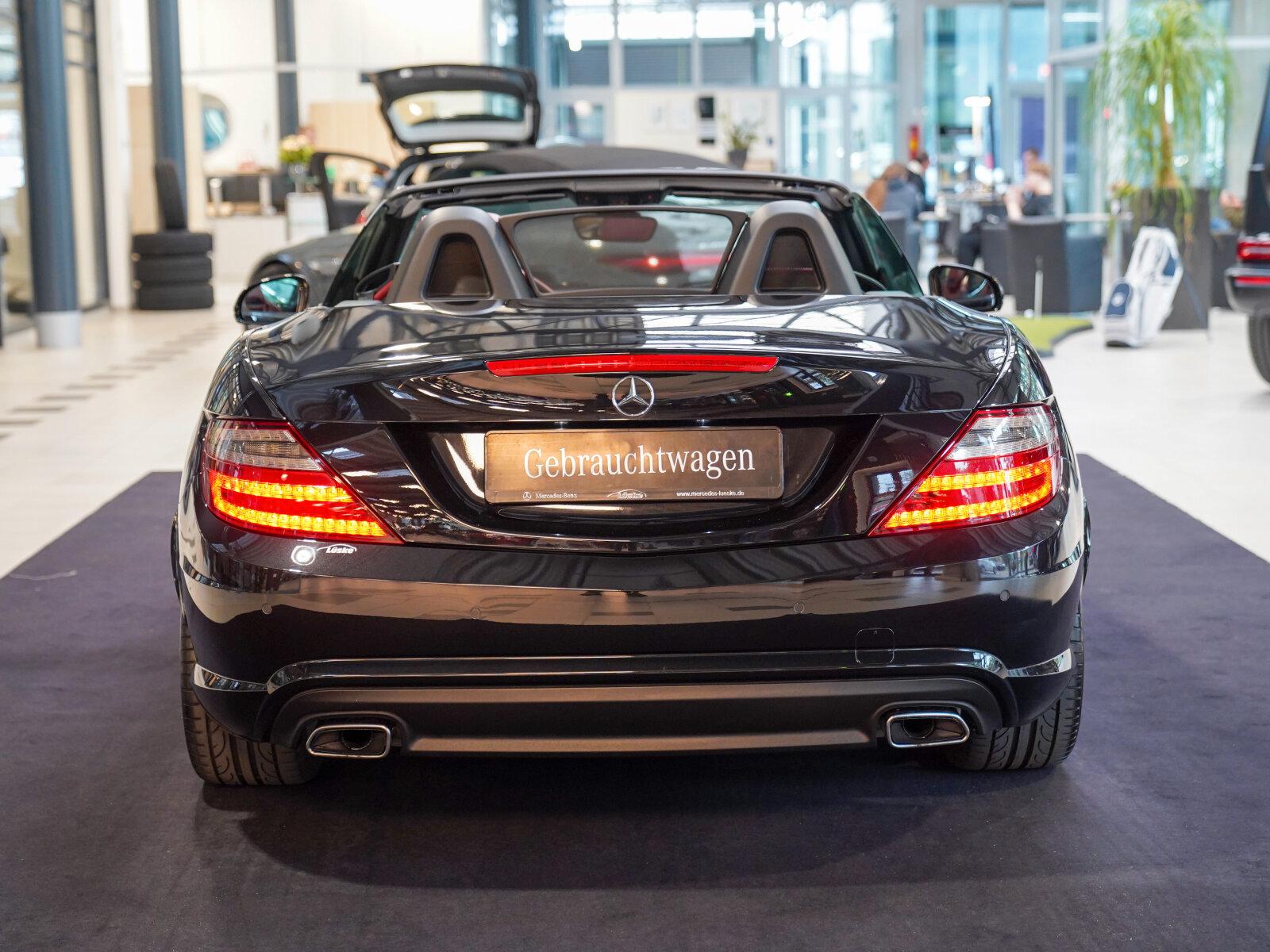 Mercedes-Benz SLK 200 BlueEFFICIENCY Roadster AirscarfAMG Line