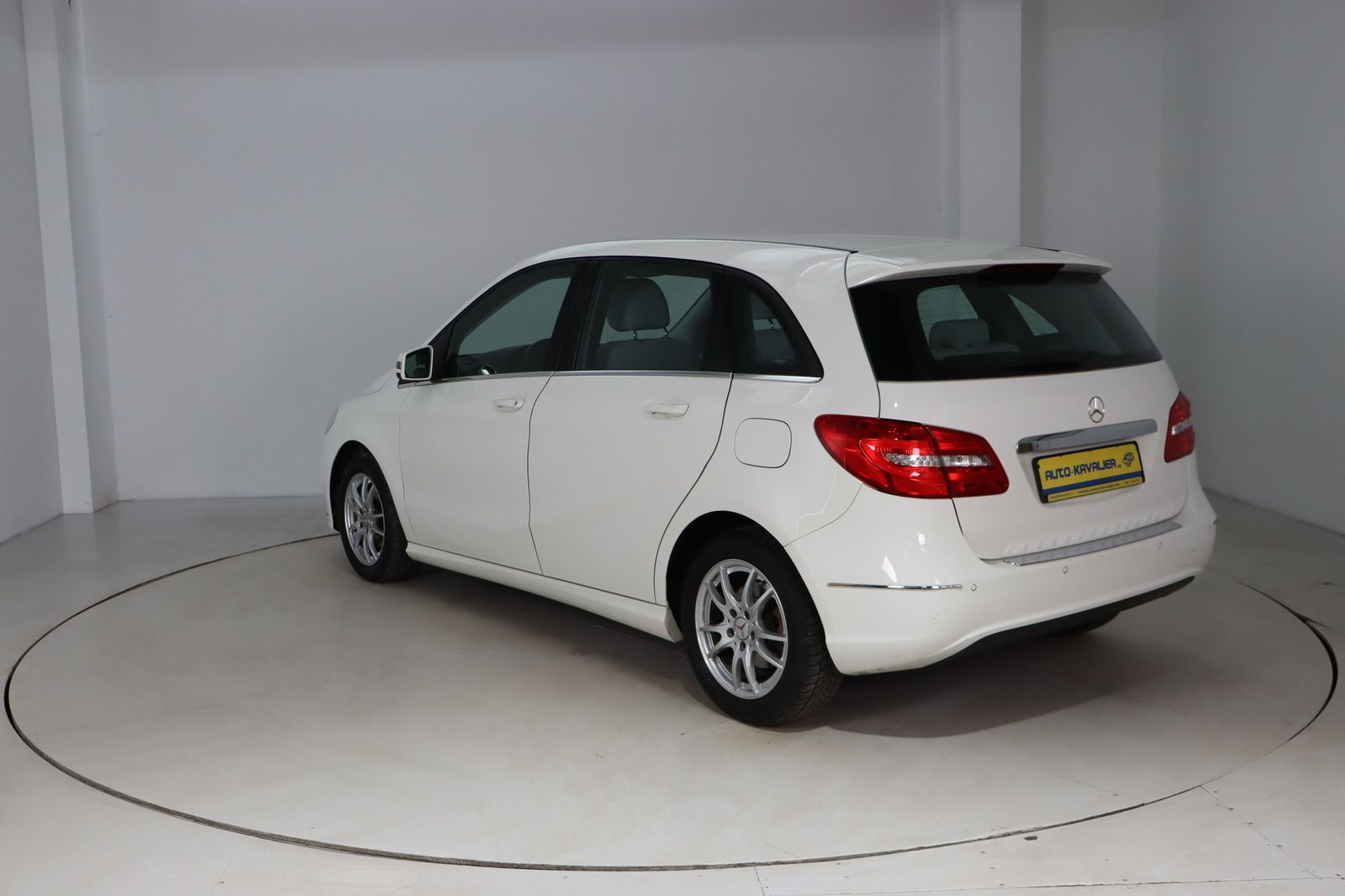 Fahrzeugabbildung Mercedes-Benz B 180 BlueEFFICIENCY * Bi-Xenon * Navi * SHZ *