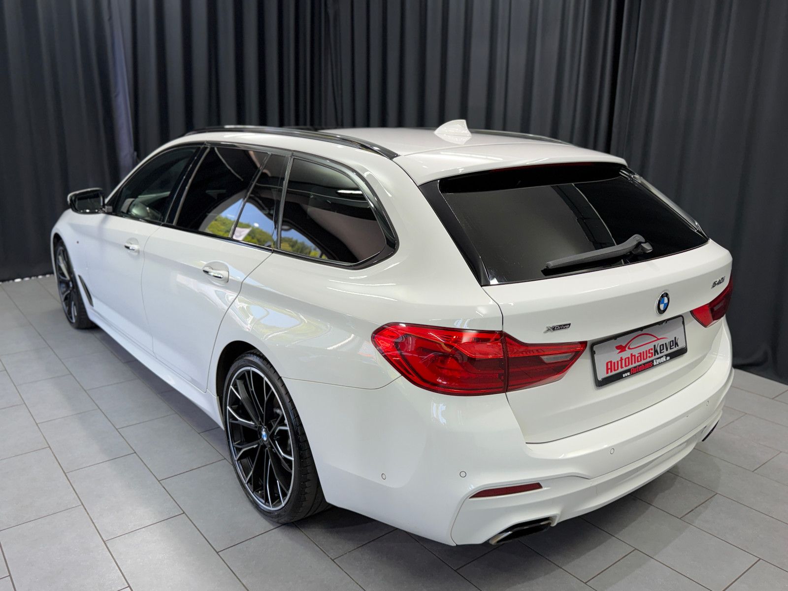 Fahrzeugabbildung BMW 540i xDrive Touring M Sport |AHK|HuD|HiFi|PANO