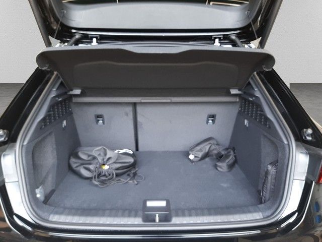 Fahrzeugabbildung Audi A3 Sportback S line 45TFSIe AHK Navi Kamera