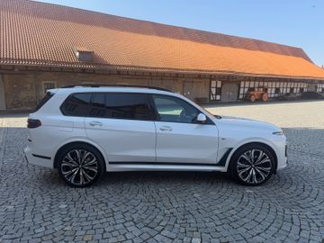 BMW X7 - 7