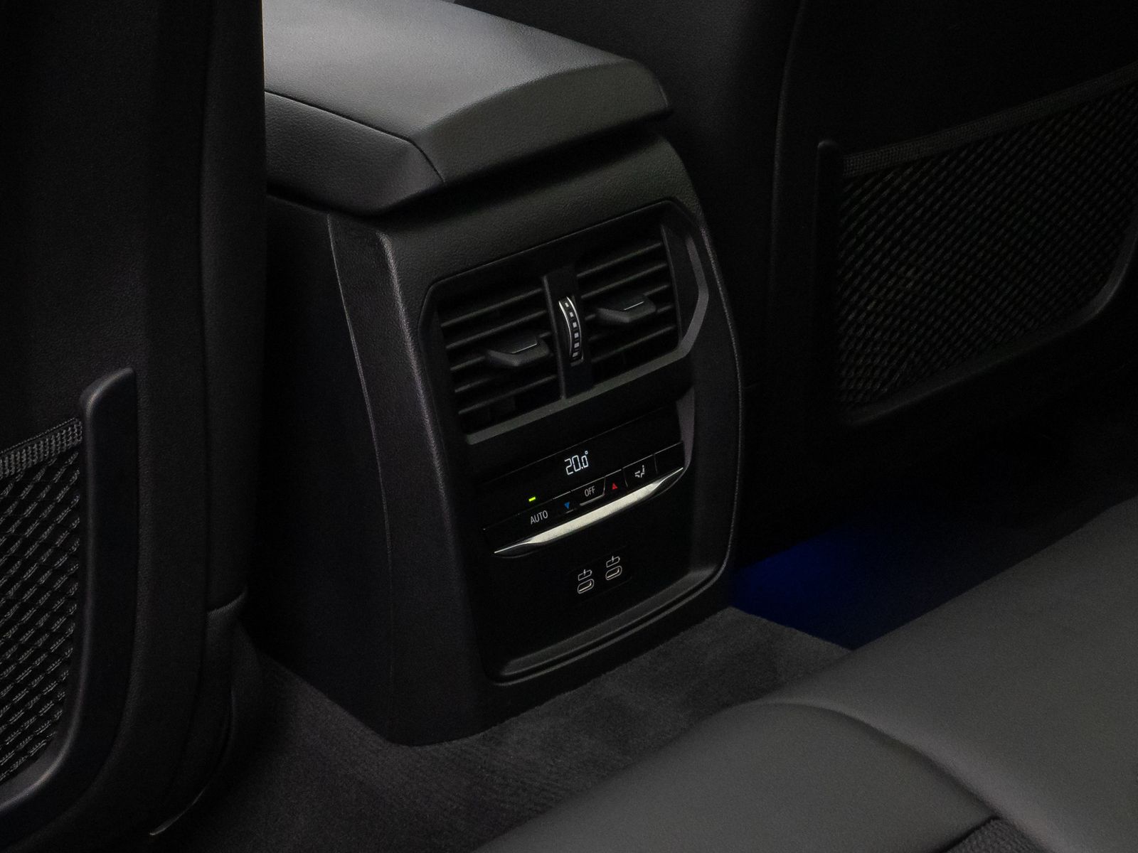 Fahrzeugabbildung BMW 320d SportLine Panorama Kamera DAB Komfort Alarm