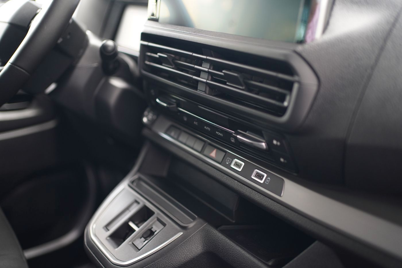 Fahrzeugabbildung Peugeot Expert DoKa L3 BlueHDi 180 EAT8 Doppelkabine