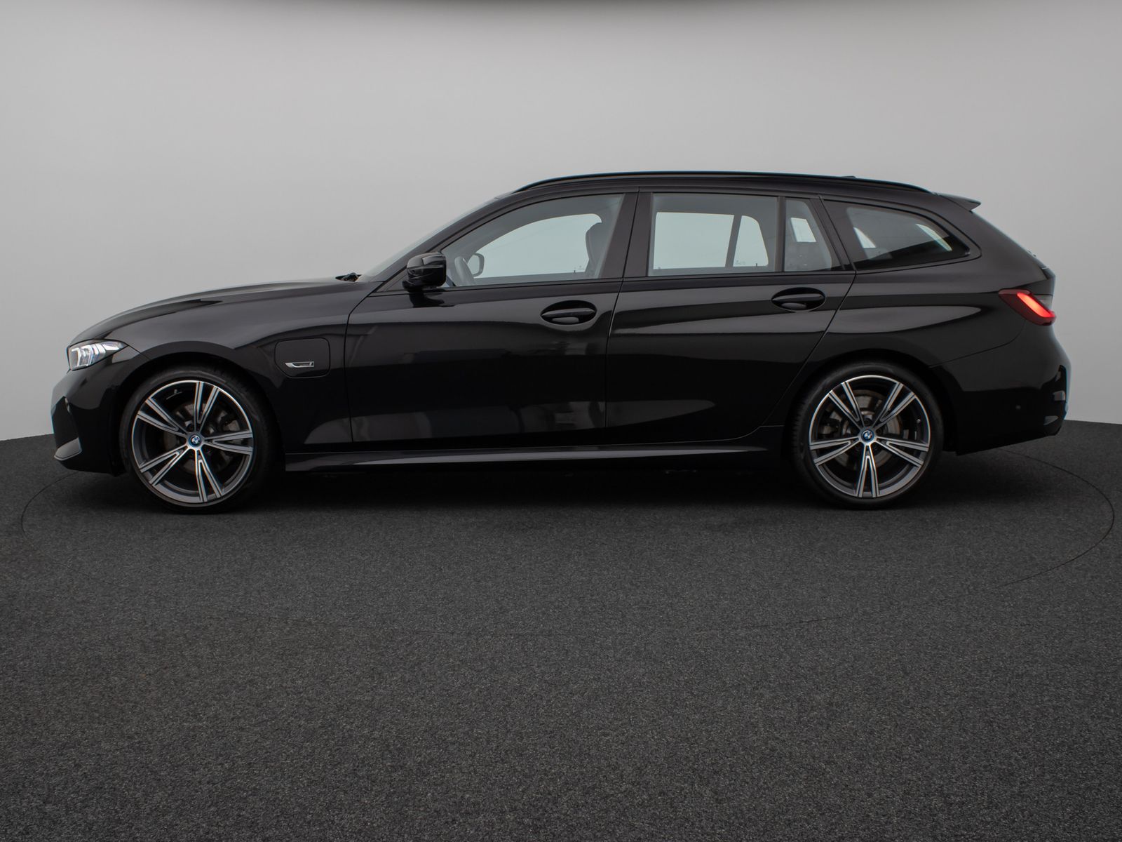 Fahrzeugabbildung BMW 330e M Sport Kamera DAB H/K Stop&Go LED 19Zoll