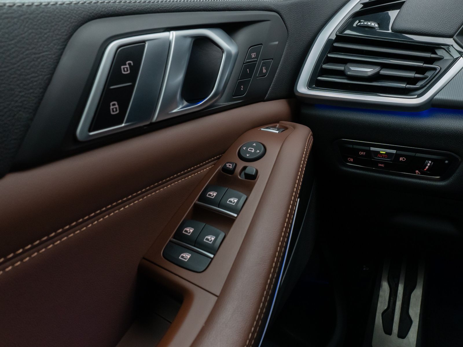 Fahrzeugabbildung BMW X5 xD40d M Sport 360° Laser HUD DAB Individual