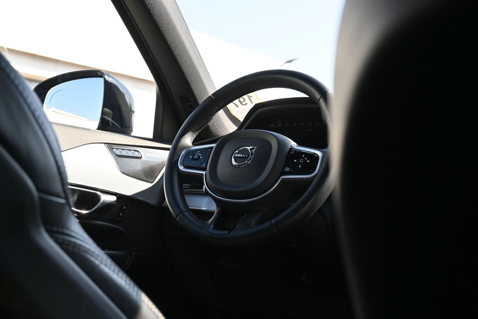 Fahrzeugabbildung Volvo XC90 R Design RC T8 Plug-In Hyb.AWD*LUFT*AHK*LED