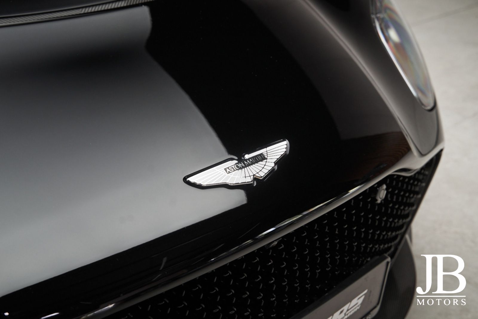 Fahrzeugabbildung Aston Martin DBS V12 770 Ultimate Carbon Performance Seats