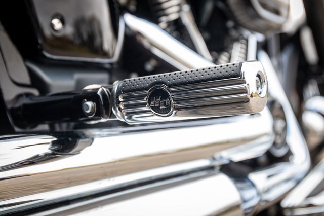 Fahrzeugabbildung Harley-Davidson Softail Heritage 114 FLHCS - DEFIANCE KOLLEKTION