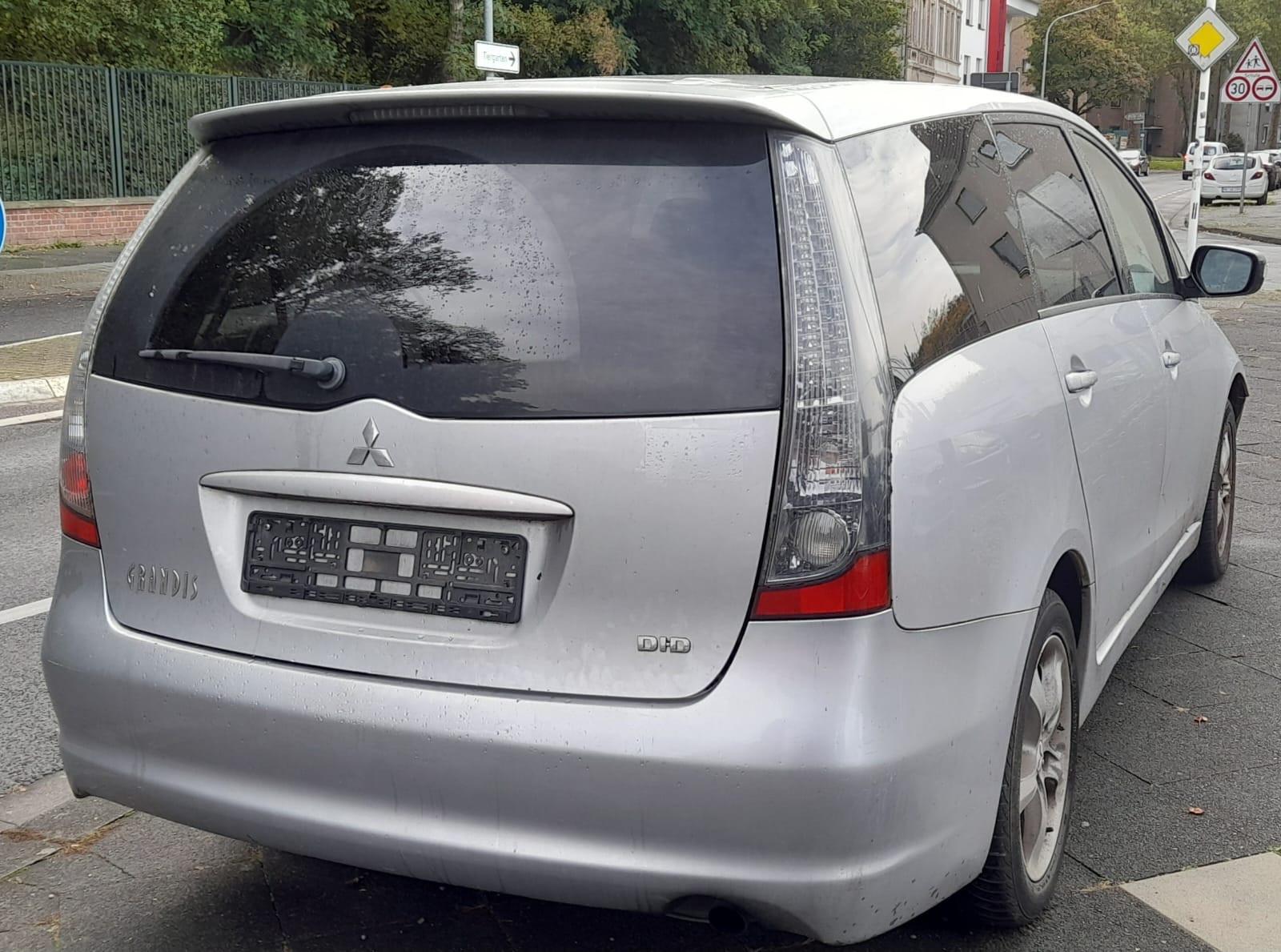 Mitsubishi Grandis 2006 — interior