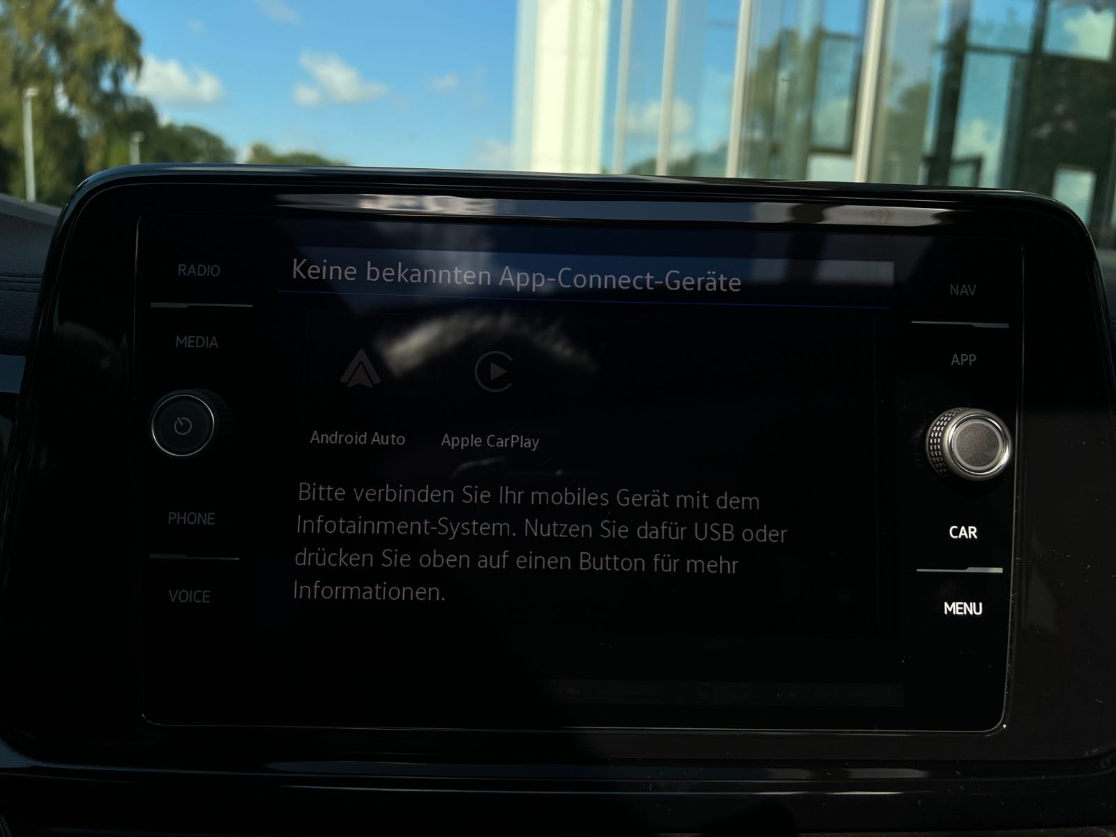 Fahrzeugabbildung Volkswagen T-Roc R-Line 1.5 TSI DSG *AHK, Pano, Black Style