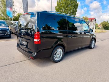 Mercedes V 220 - 6
