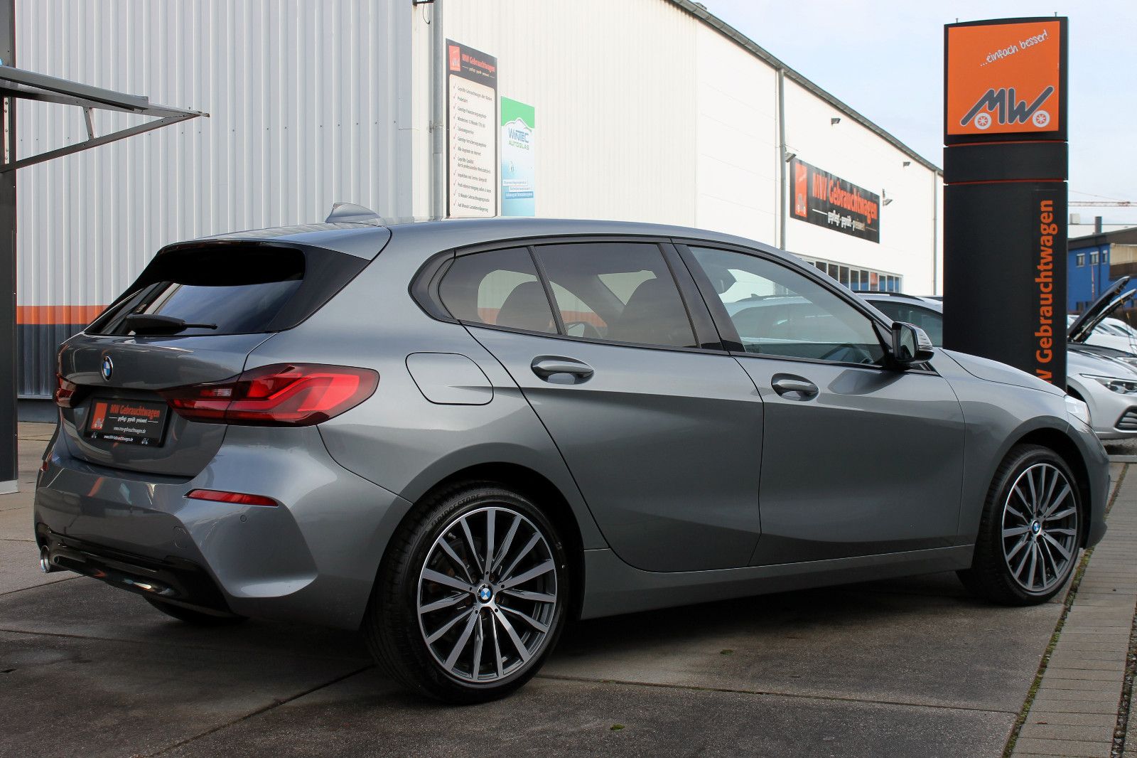 Fahrzeugabbildung BMW 118i Sport-Line Steptr. LED PDC CarPlay SHZ BT