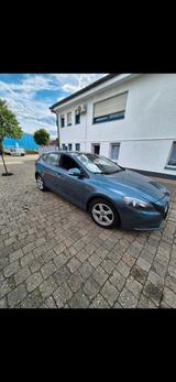 Volvo ist das Auto in ausgezeichnetem Zustand - Volvo V40: Kleinwagen