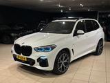 BMW X5 xDrive 40i M-SPORT/LASER/AHK/LUFT/ACC/HUD/VOL - BMW X5 mit Benzin-Antrieb: Geländewagen