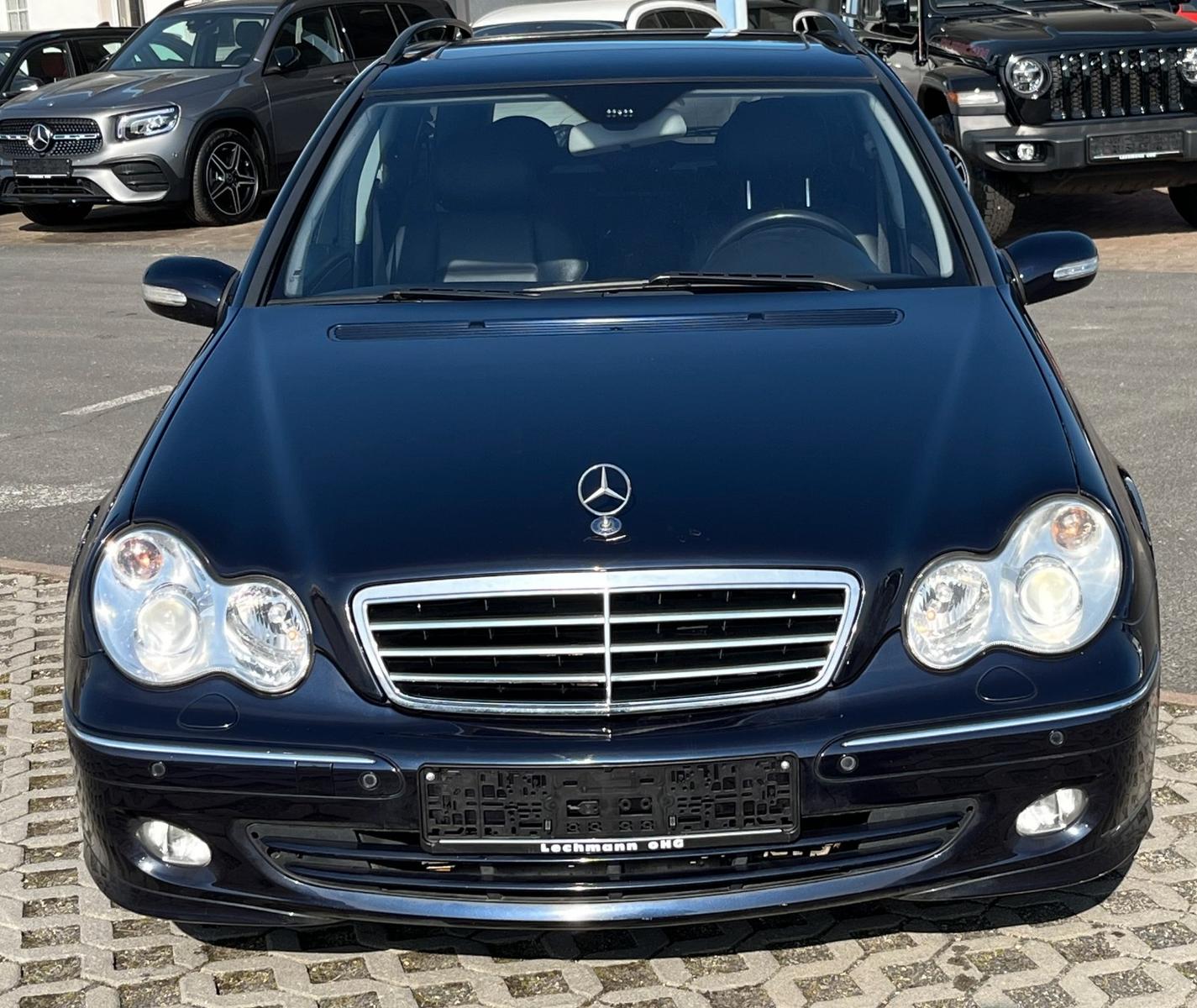 Mercedes-Benz C280 2006 — вигляд ззаду