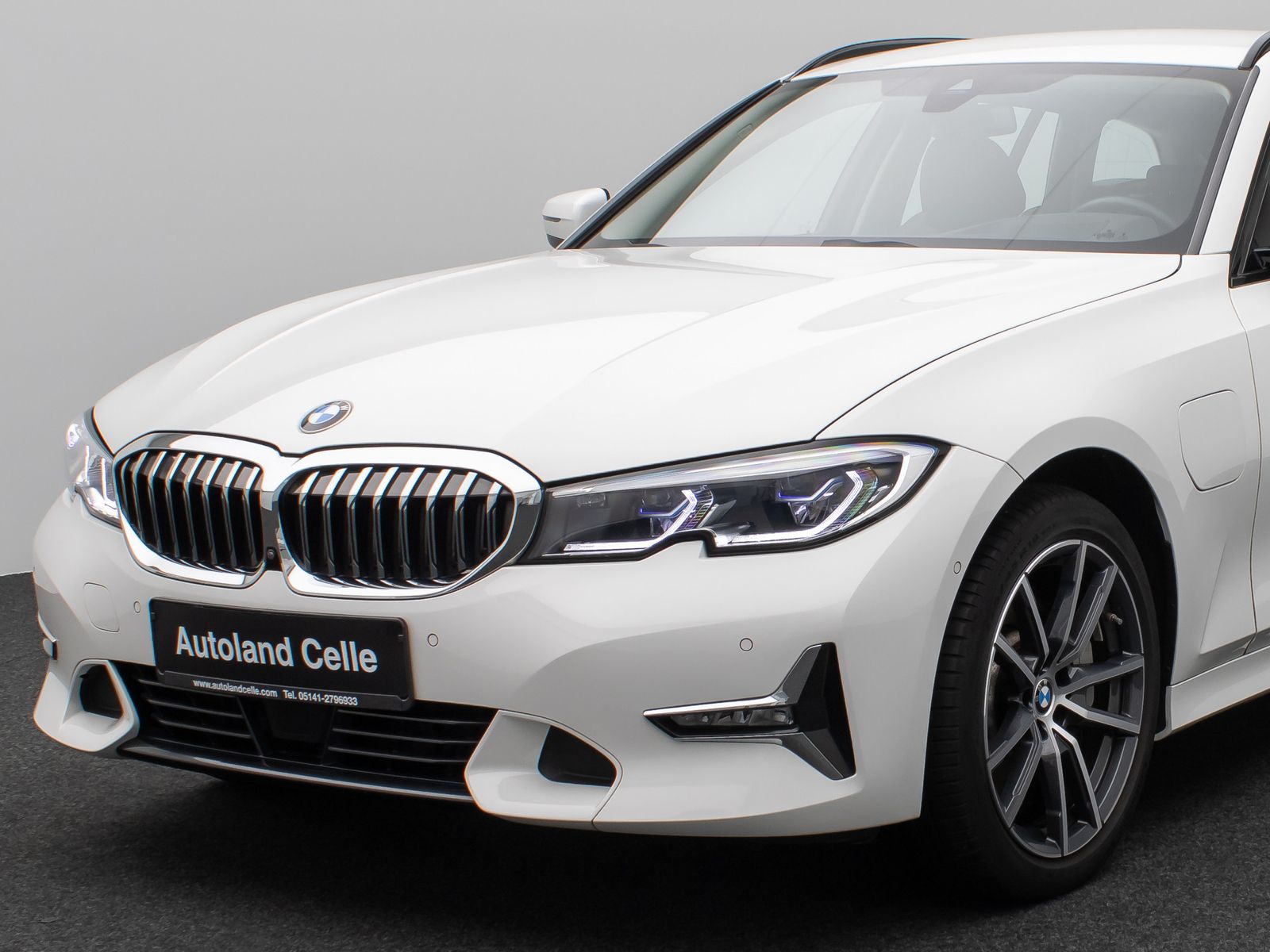 Fahrzeugabbildung BMW 330e xD Luxury Line 360°Laser HUD Komfort Sport