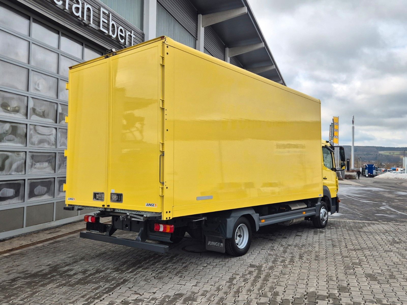 Fahrzeugabbildung Mercedes-Benz Atego 816 4x2 Möbelkoffer 3 Sitze