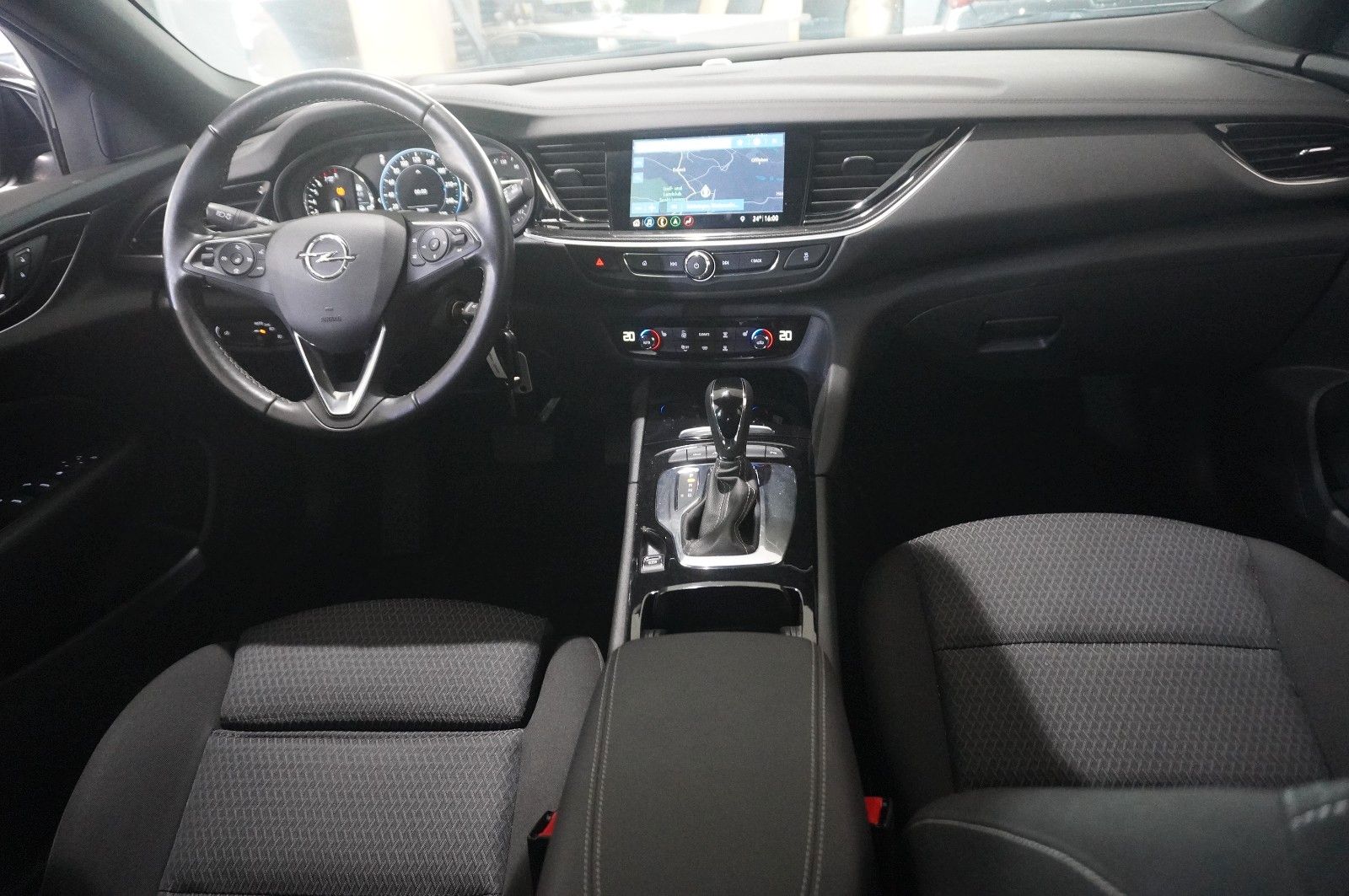 Fahrzeugabbildung Opel Insignia B ST 2.0T ELEGANCE NAVI/LED/VIRT./DAB+