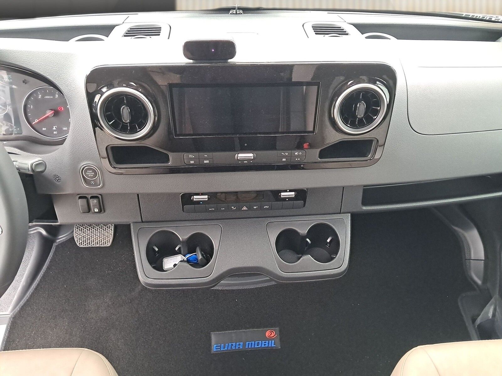 Fahrzeugabbildung Eura Mobil Profila T PT 726 EF Dörr 30 Jahre Sonderedition
