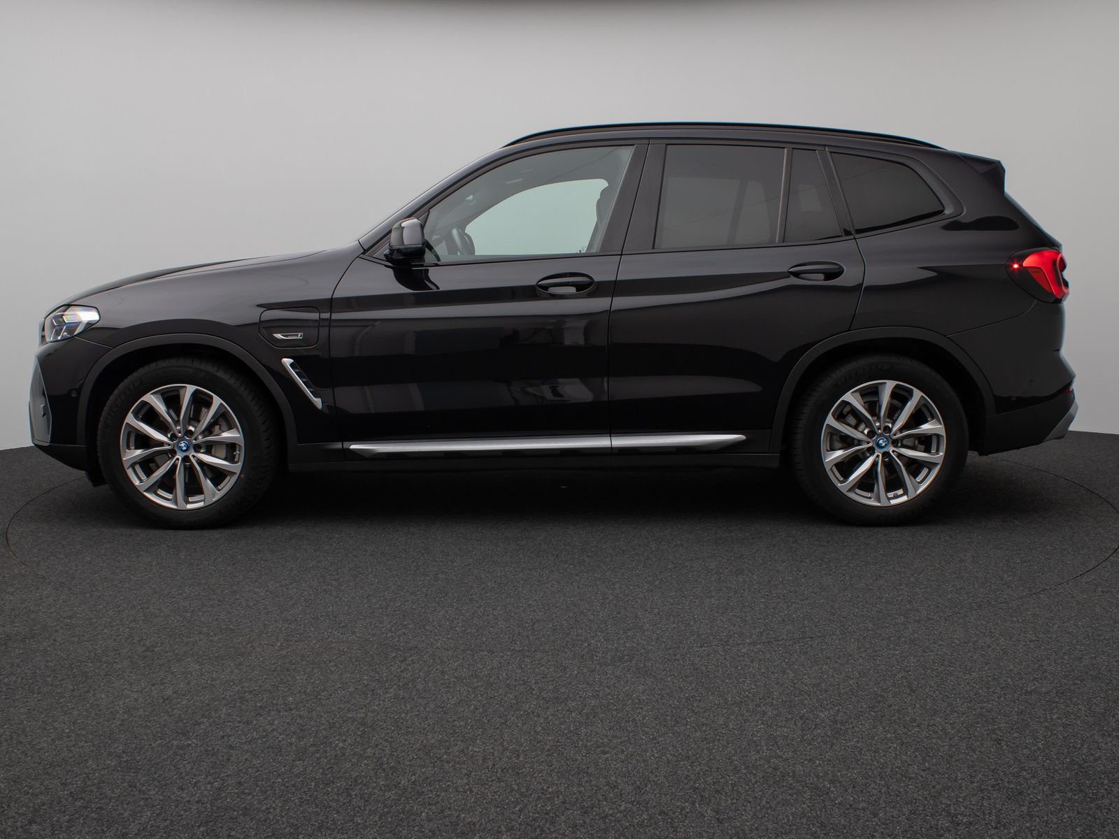 Fahrzeugabbildung BMW X3 xD30e Laser HUD DAB HiFi AHK Komfort 19Zoll