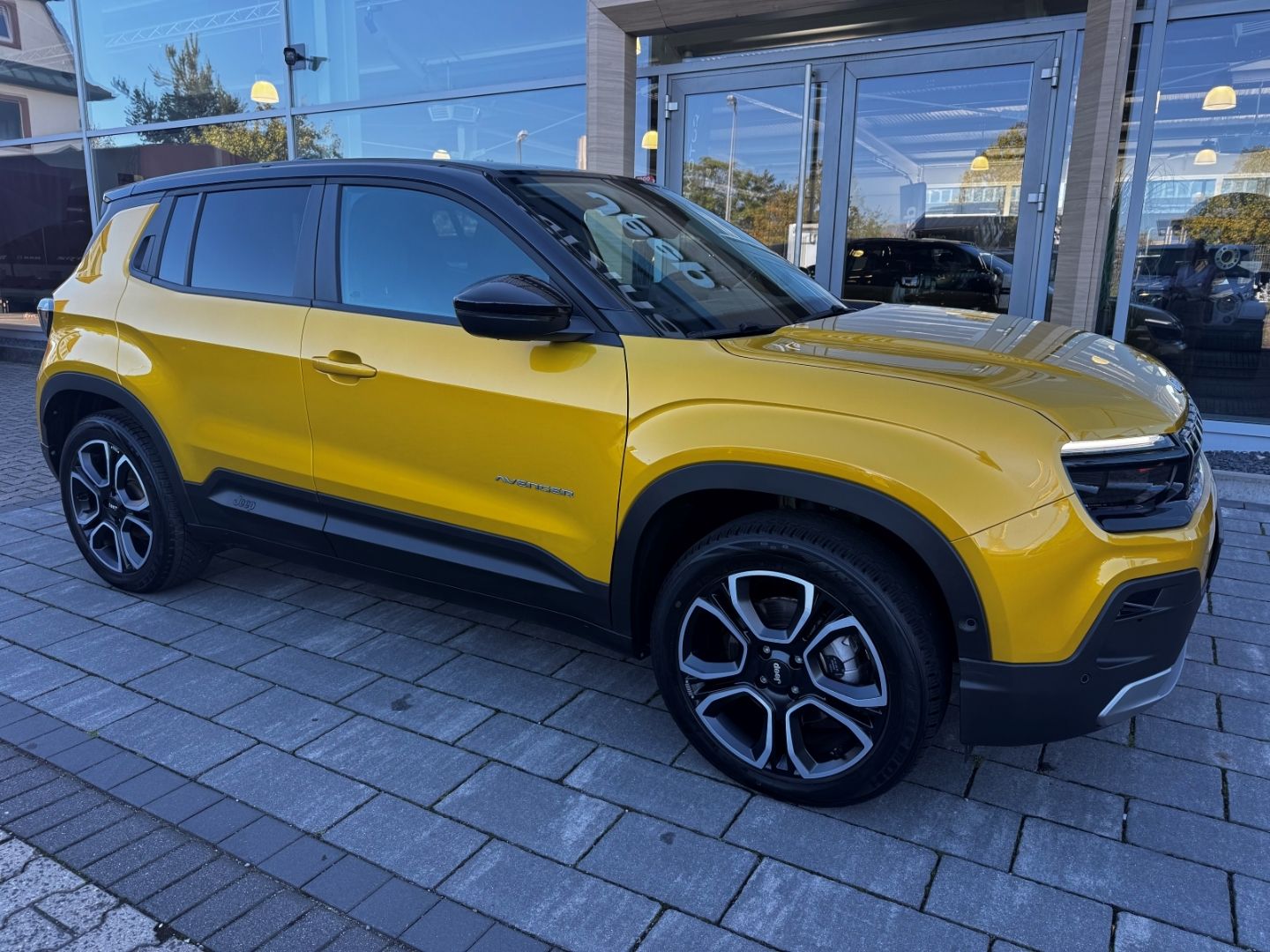 Jeep Avenger Summit Electro Allwetterreifen SitzHZ Ap imagem 2