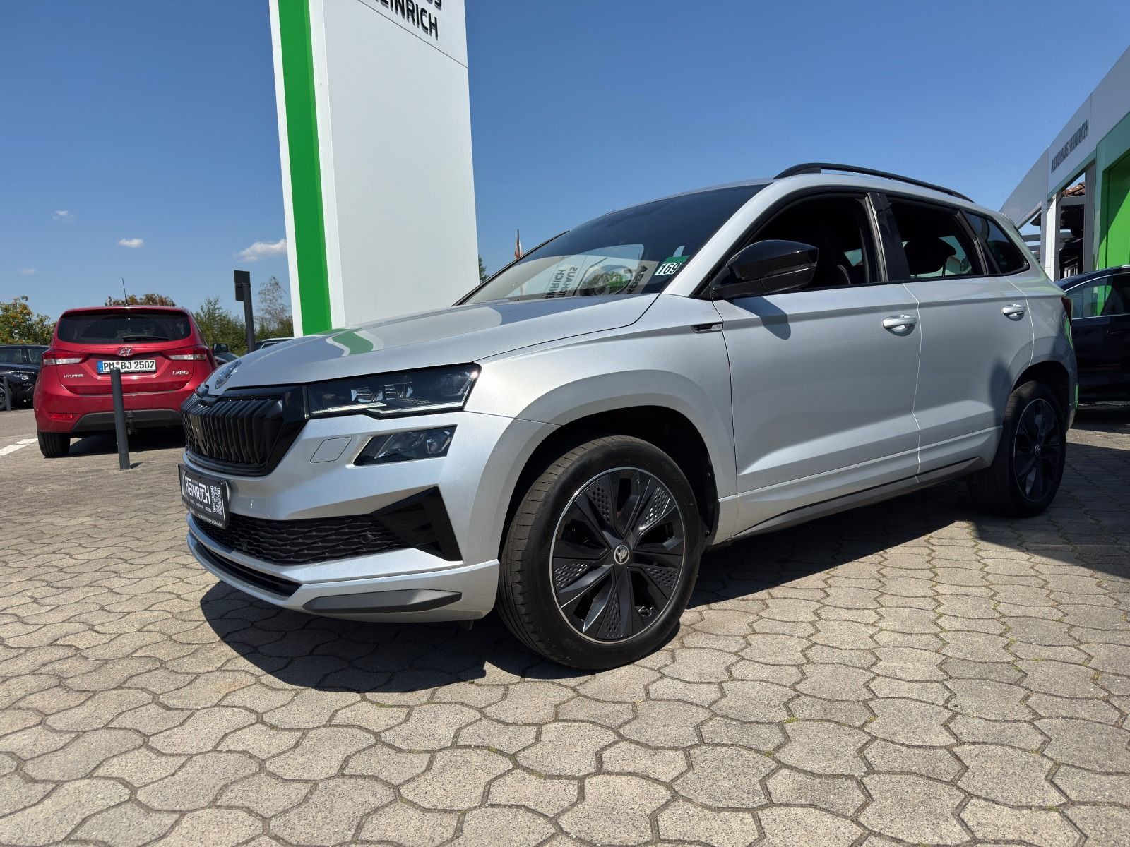 Fahrzeugabbildung SKODA Karoq Sportline 1.5TSI 6-Gang*AHK*RFK*Matrix*eHe